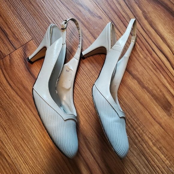 Vintage Light Gray Sling Back Heels - Picture 5 of 8